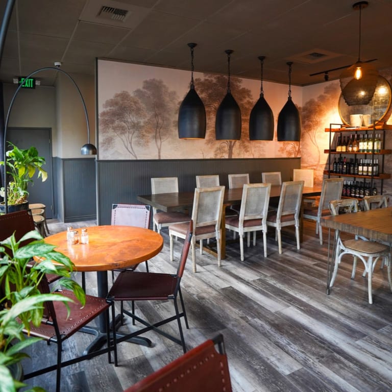 Timeless Comfort, Chic Ambiance