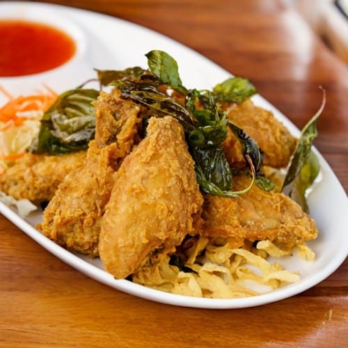 Peak Gai Tod (Fried Chicken Wings).