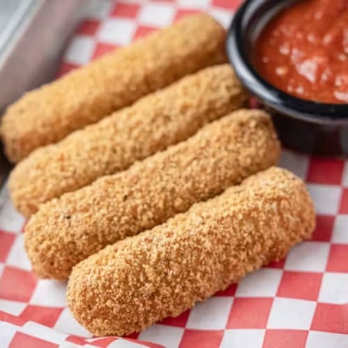 Mozzarella Sticks (4 Pieces).