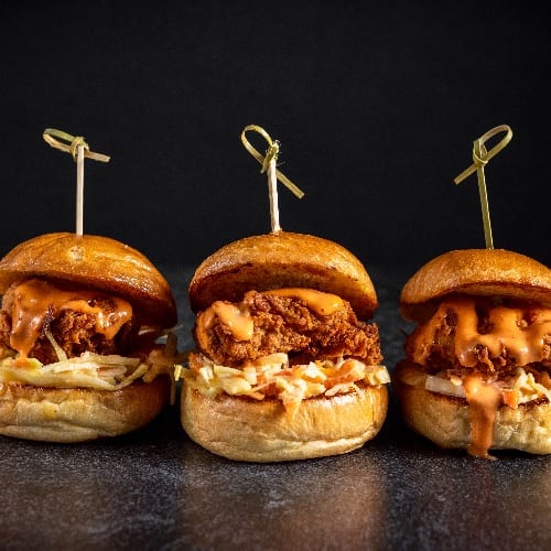 3 CHICKEN DELUXE SLIDERS.