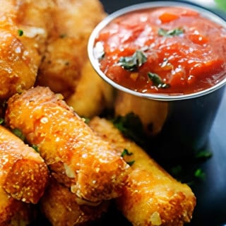 Mozzarella Sticks (8 Pieces)
