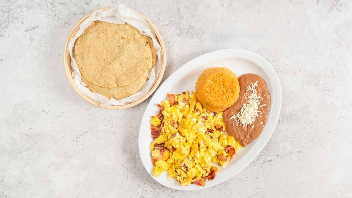 Huevos Con Tocino / Eggs with Bacon.