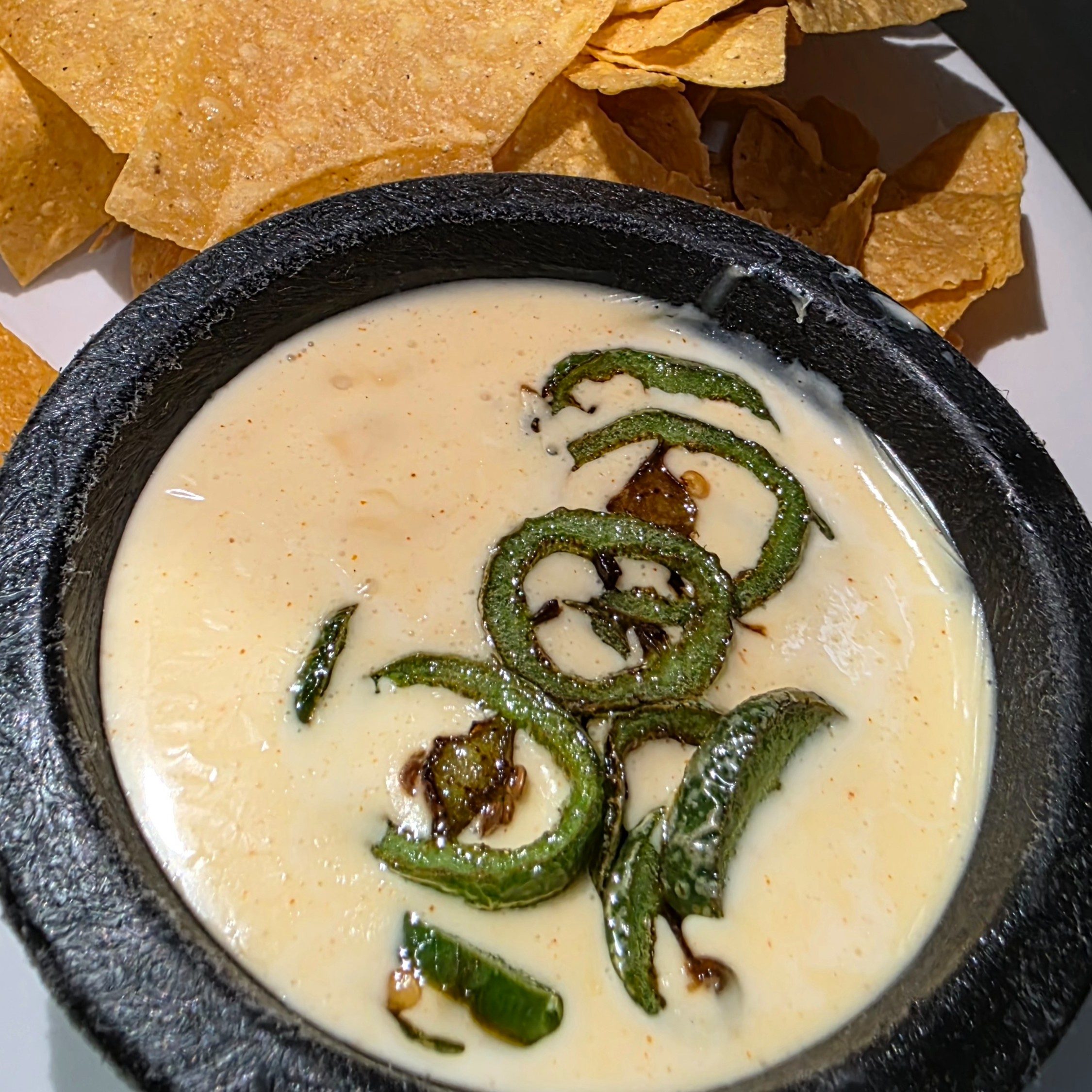 JALAPEÑO   QUESO DIP.