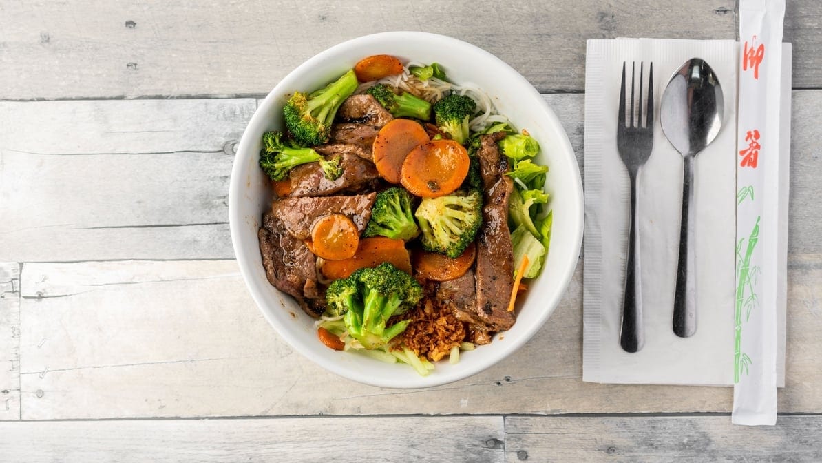 B4. Beef Stir Fry Noodle Bowl.