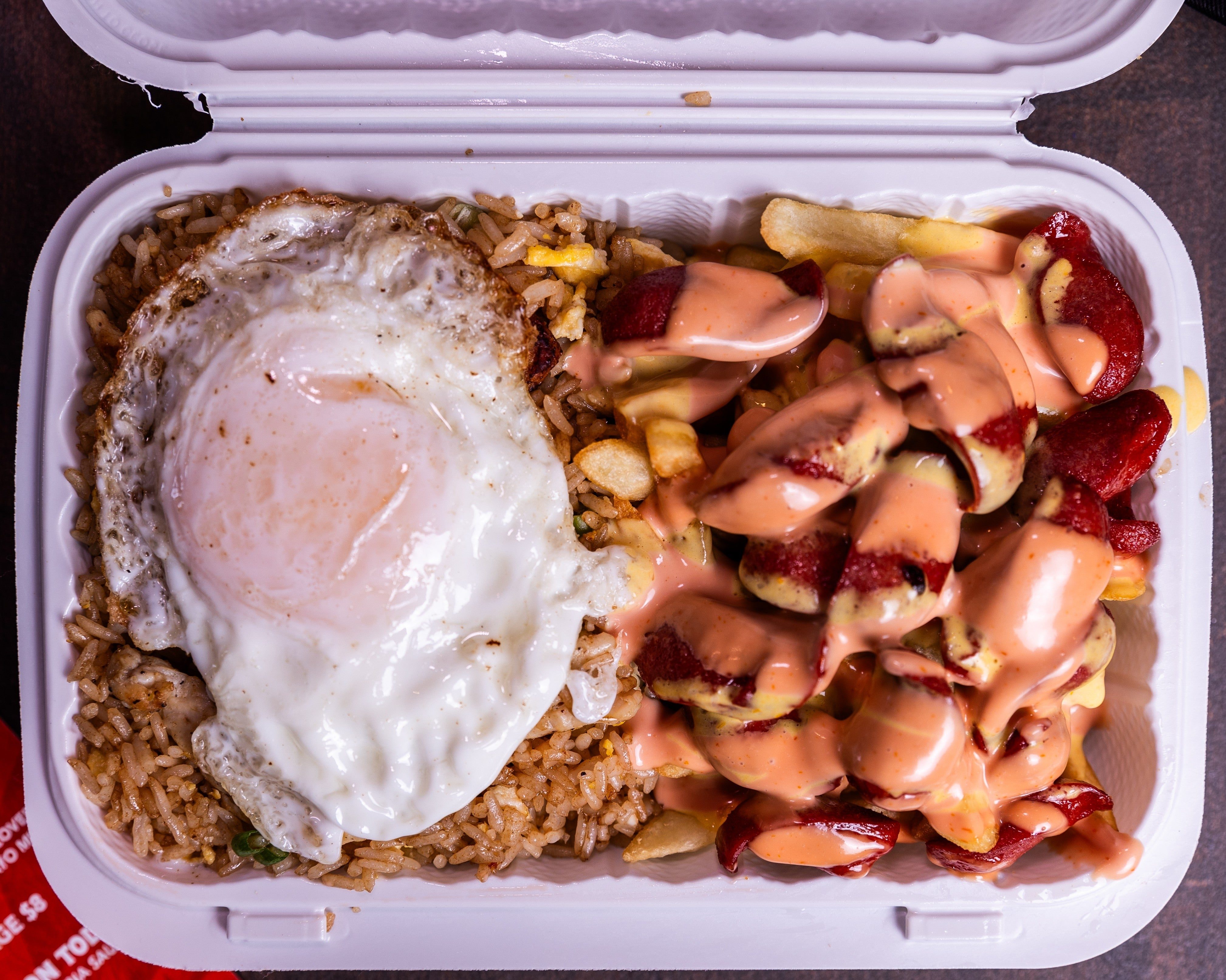 Salchi-Chaufa Con Todo.