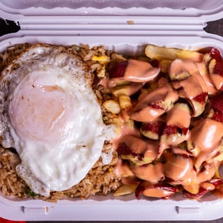 Salchi-Chaufa Con Todo