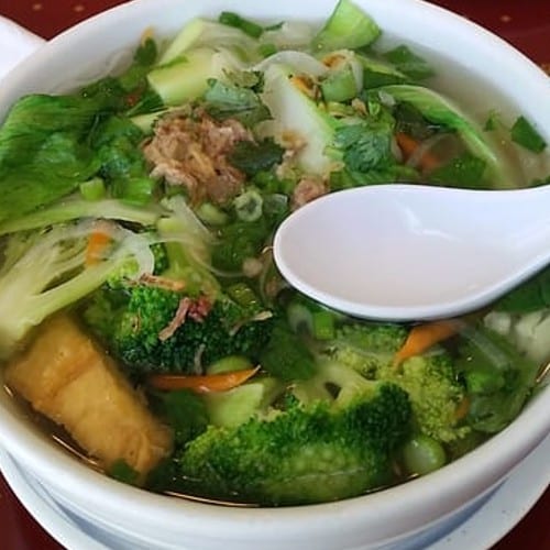 P16. Vegetables Noodle Soup (Chicken Broth) (Rau).