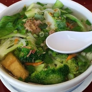 P16. Vegetables Noodle Soup (Chicken Broth) (Rau)