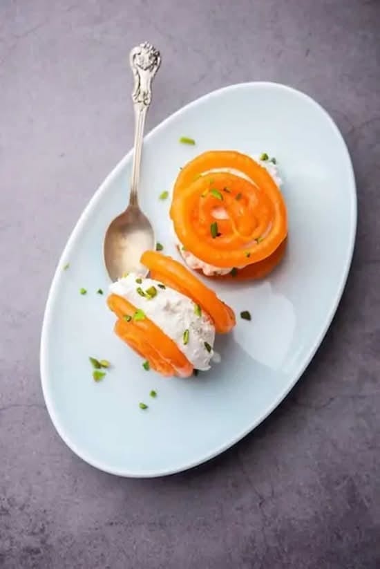 Apple Jalebi with Ice Cream.