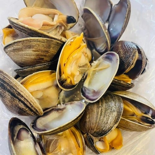 Steamed Manila Clam w Lemongrass & Basil Clams.