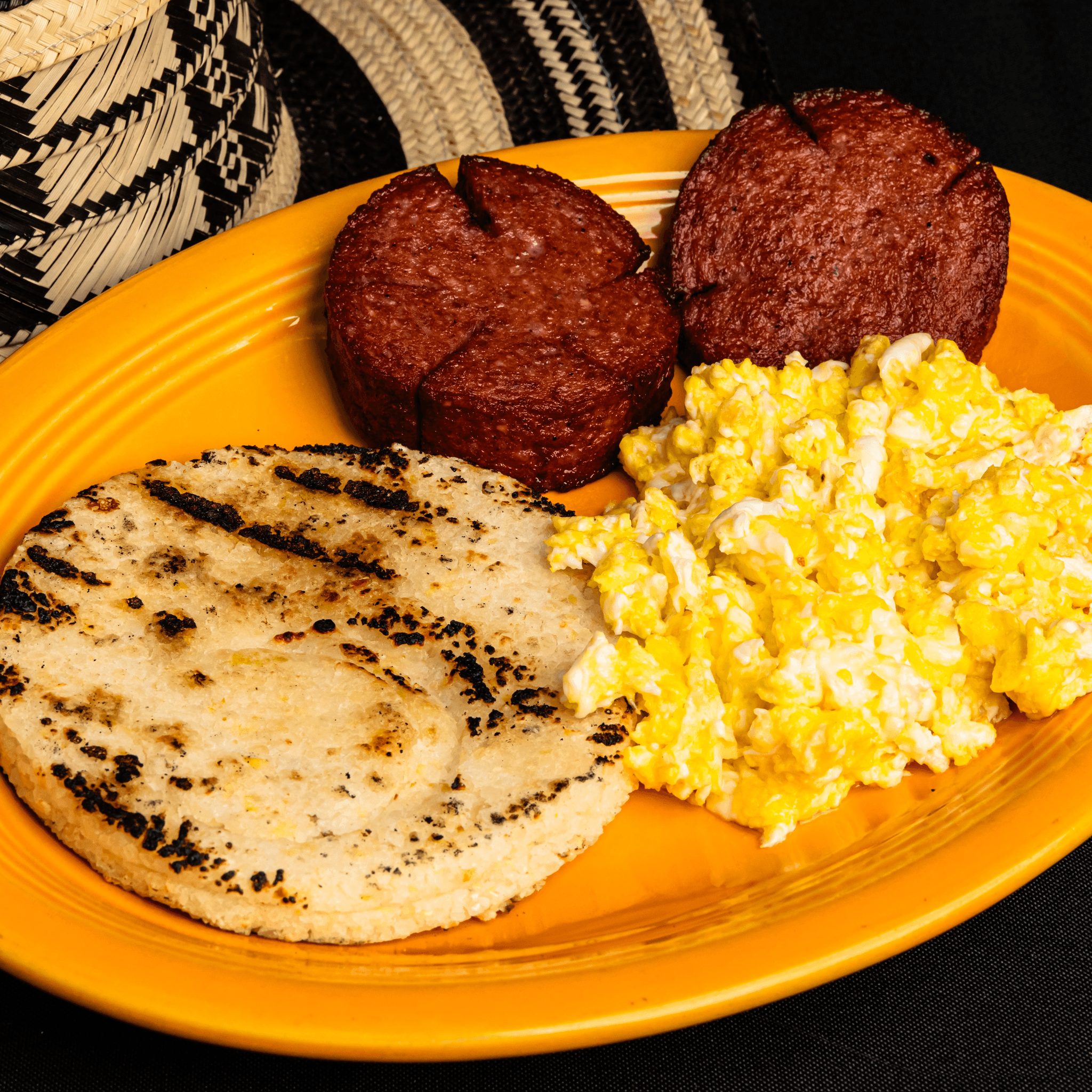 Arepa De Huevos Con Salchichon.