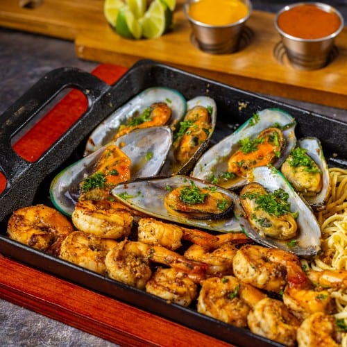 Iron Skillet Mussels.