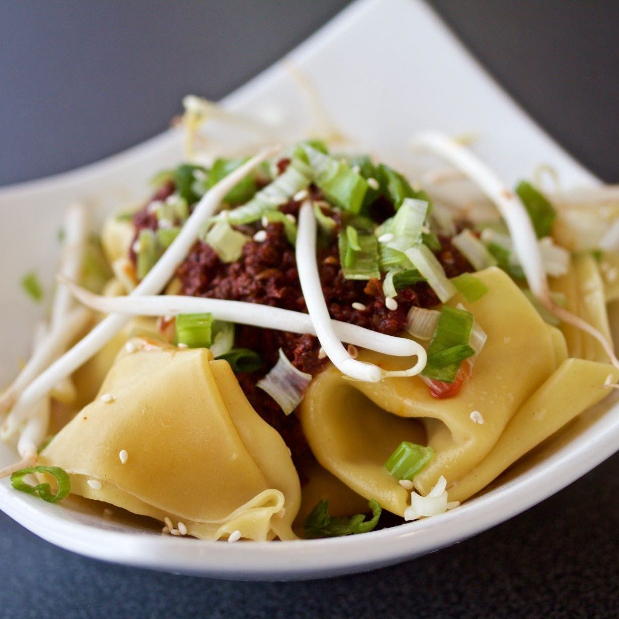 Szechuan Spicy Wontons (8 Pieces).