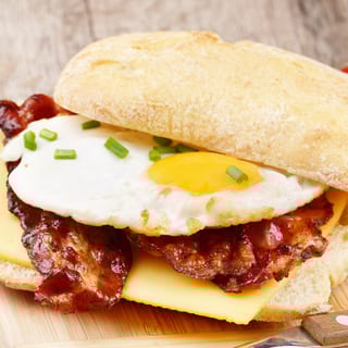 B17. Fried Egg Sandwich / Bánh Mì Trứng