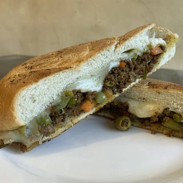 Sandwich picadillo.