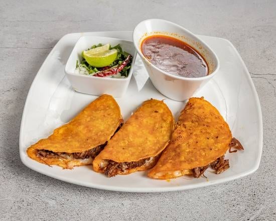 Order De 3 Quesabirrias Con Consomé / Order of 3 Quesabirrias with Broth.