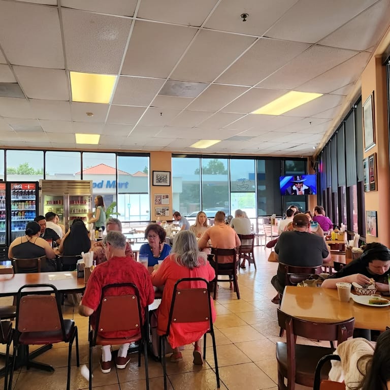 Why People Love Lee’s Bakery 🍜