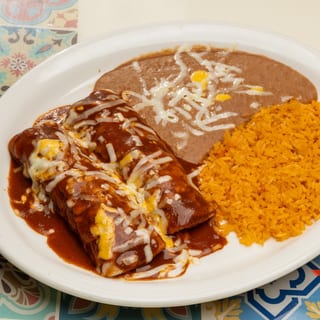 Cena De Enchilada / Enchilada Dinner