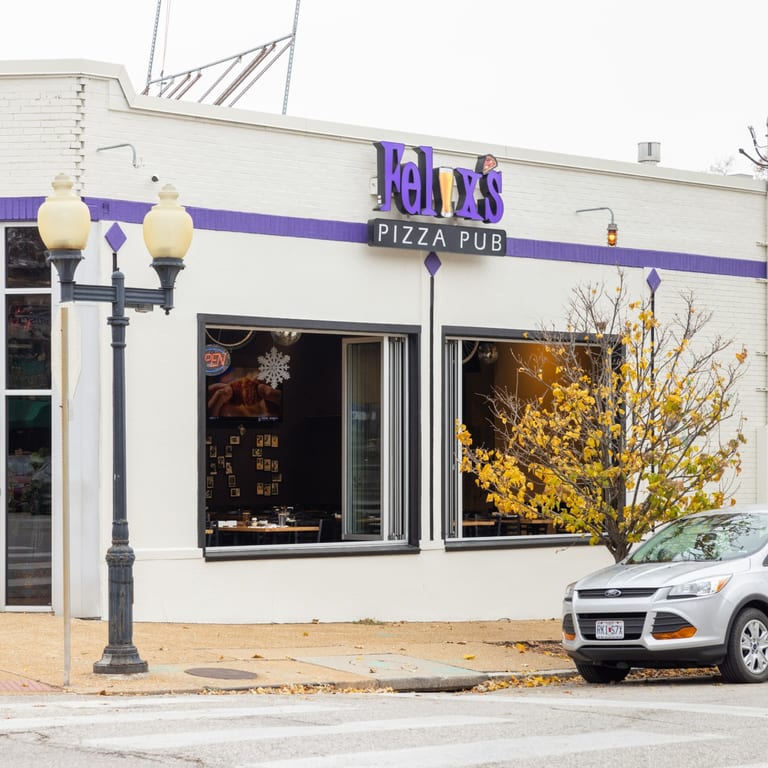 Welcome to Felix’s Pizza Pub