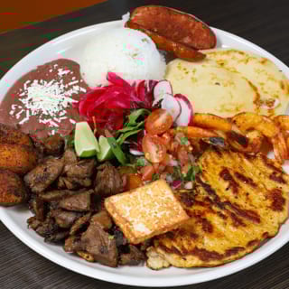 Parrillada Salvadoreña