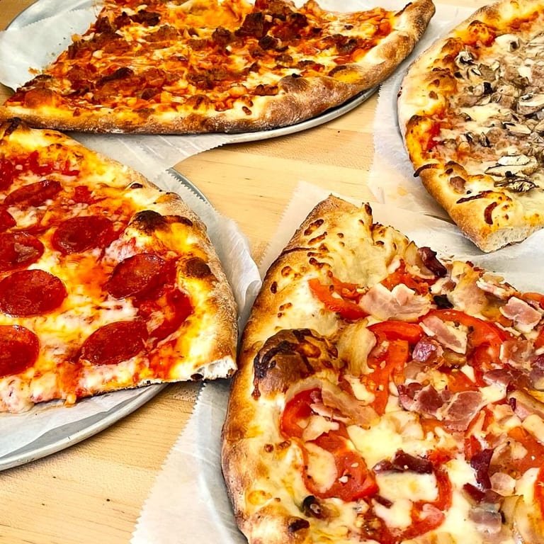 Welcome to Genaro's Restaurant & Pizza!