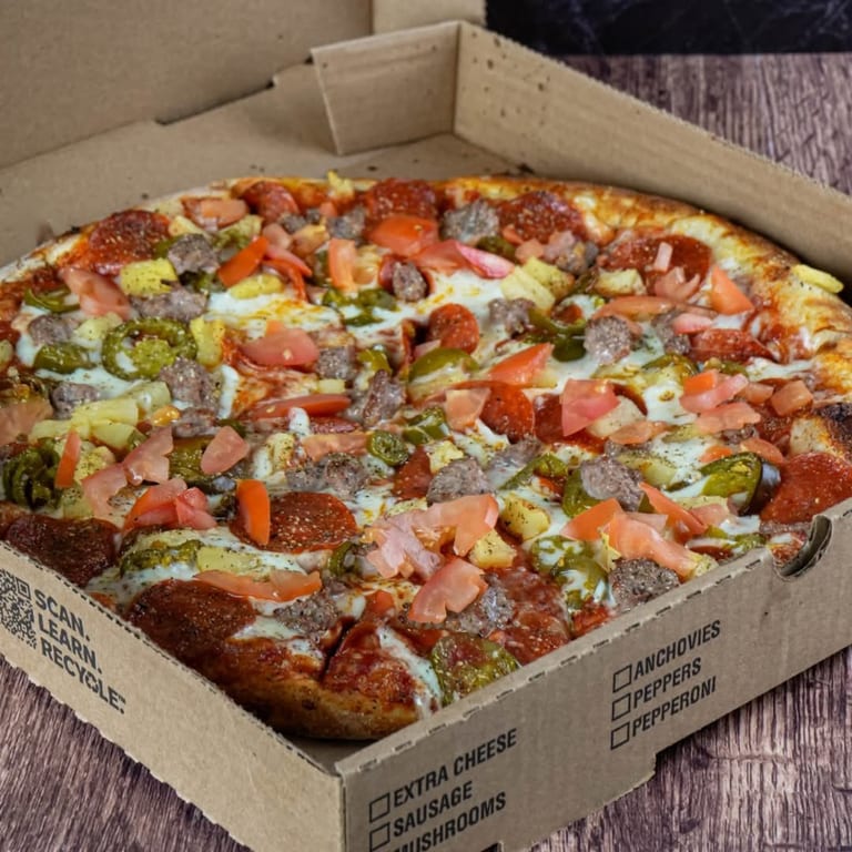 Discover the Tropical Heat Pizza Extravaganza!