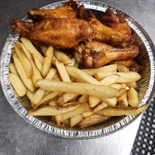 Fry wings with crispy potatoes fries 