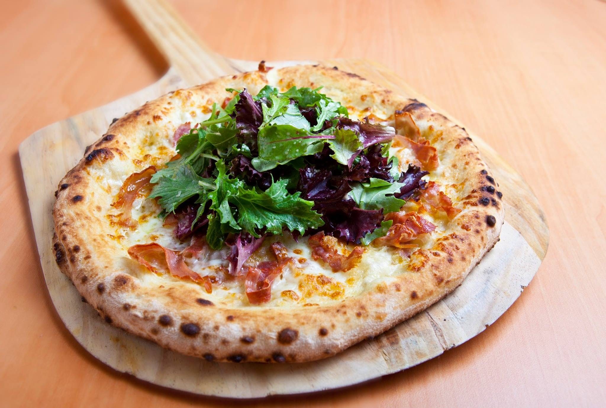 Ensalata Di Prosciutto Pizza (16").