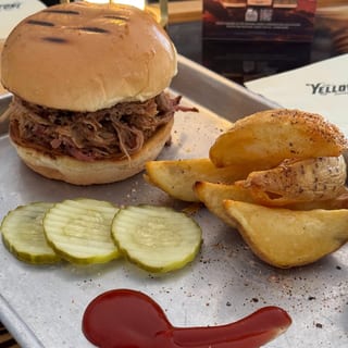 KIDS PULLED PORK SANDWICH