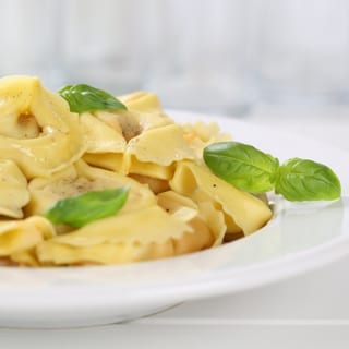 Cheese Tortellini in Alfredo Sauce (Pasta)