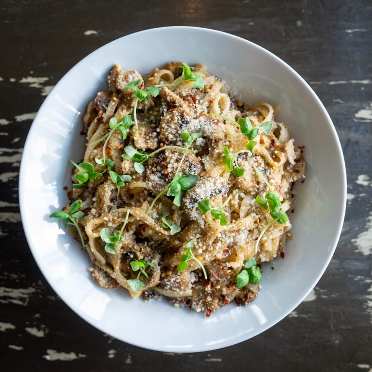 🍄Creamy Mushroom Pasta: A Vegan Indulgence