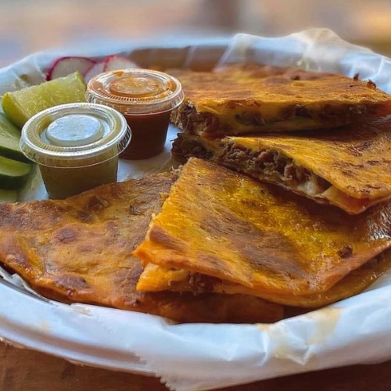 Crave-Worthy Nachos: A Mexican Street-Food Favorite