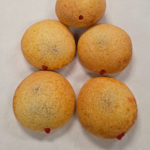 Guava-Filled Pandebono - Pandebono Con Guava.