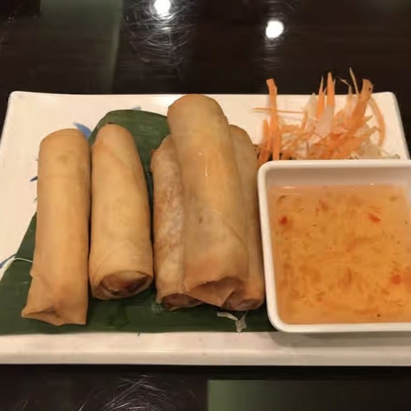 Crispy Veggie Spring Rolls / ปอเปี๊ยะผักทอด.