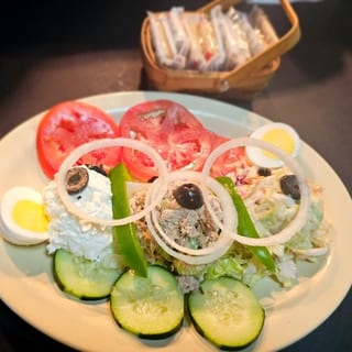 Tuna salad plate