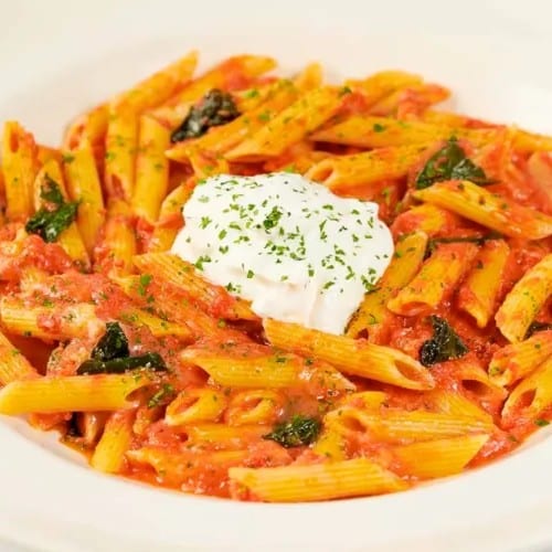 KIDS PENNE PASTA WITH MARINARA SAUCE.