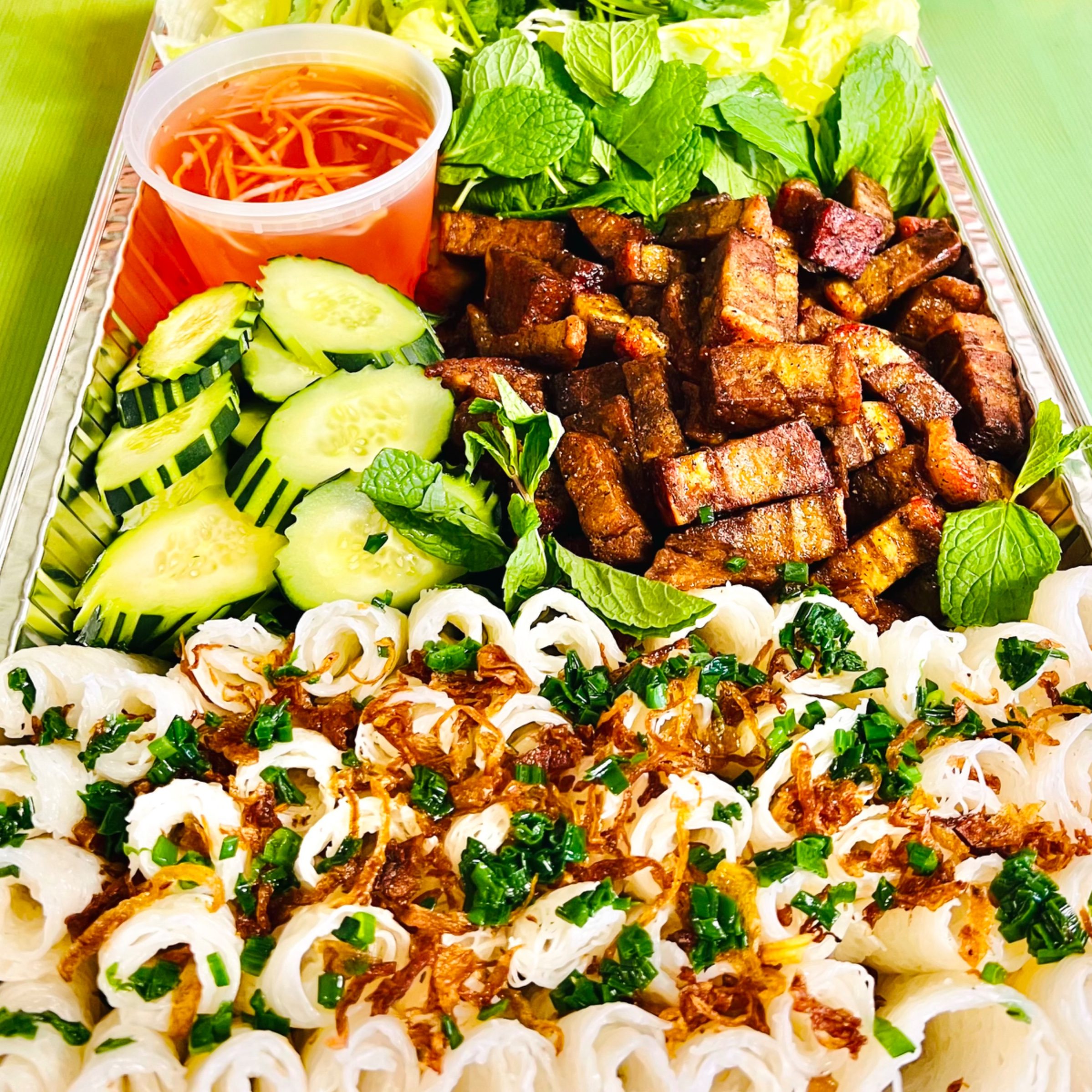 T8. Pork Noodles S/L (tray Bánh Hỏi Heo).