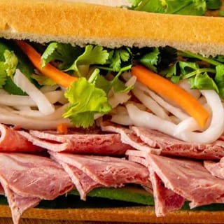 B16. PATE JAMBON/  CROISSANT THIT NGUOI