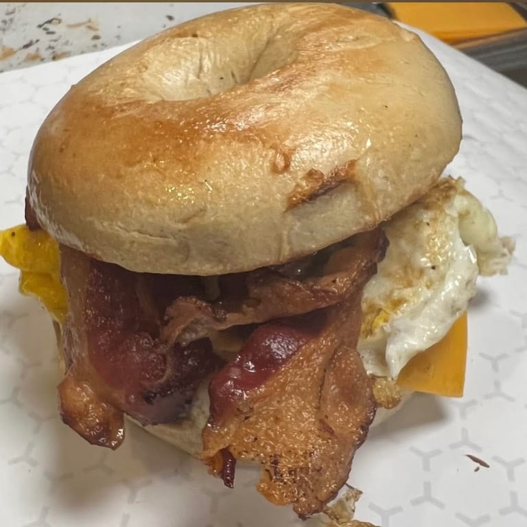 Hot Breakfast, Fast Service 🍳🥓