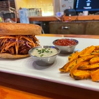 Pulled jackfruit burger