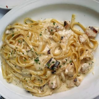 Fettuccine Alfredo Con Pollo