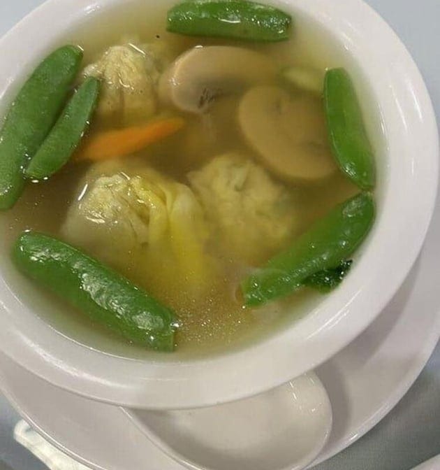12. Wonton Soup / 雲吞湯.
