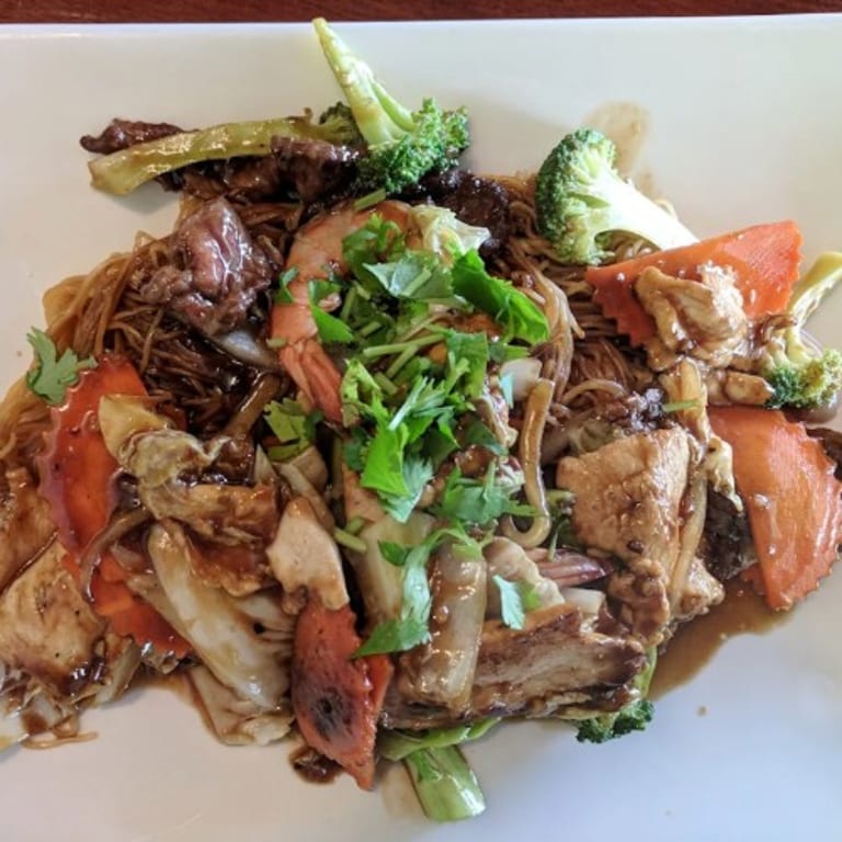 Delicious Lunch Options at Our Vietnamese Restaurant