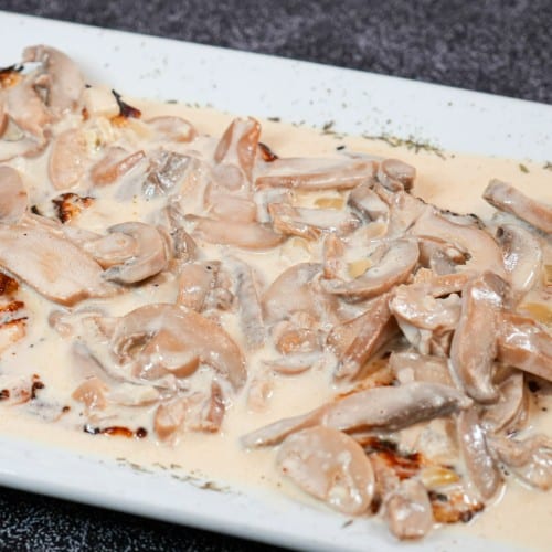 Pechuga en Salsa De Champiñones.