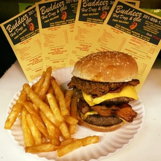 Cheeseburger Deluxe (8 Oz)