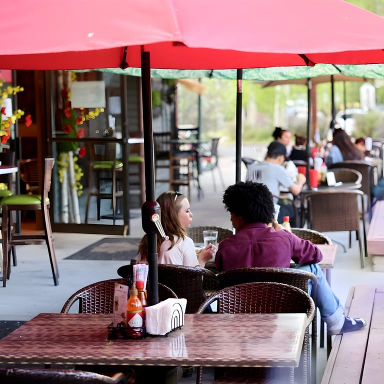 Dine In or Sit Outside 🪑