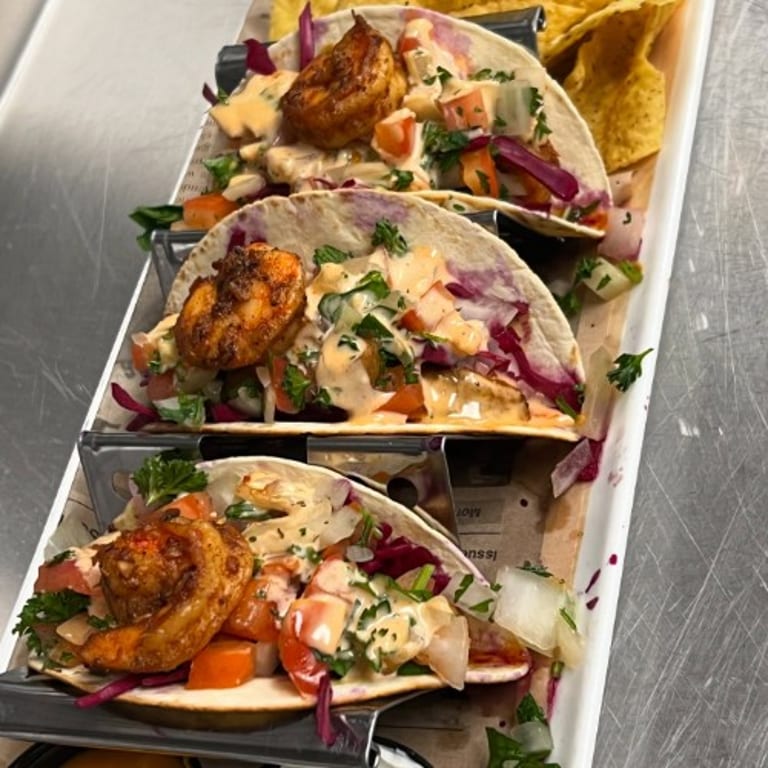 Grilled Chicken Delights: American Favorites and Sandwiches