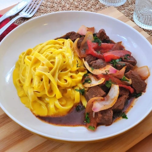 Tallarines A La Huancaina W/ Lomo.