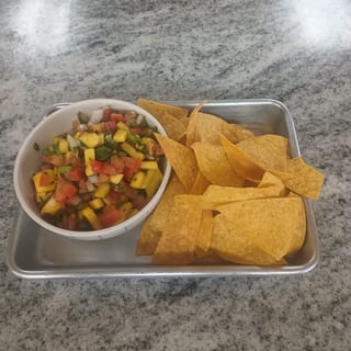 Fresh Mango Salsa with Chips