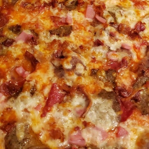 Carnivore Pizza (Large 18" (8 Slices)).